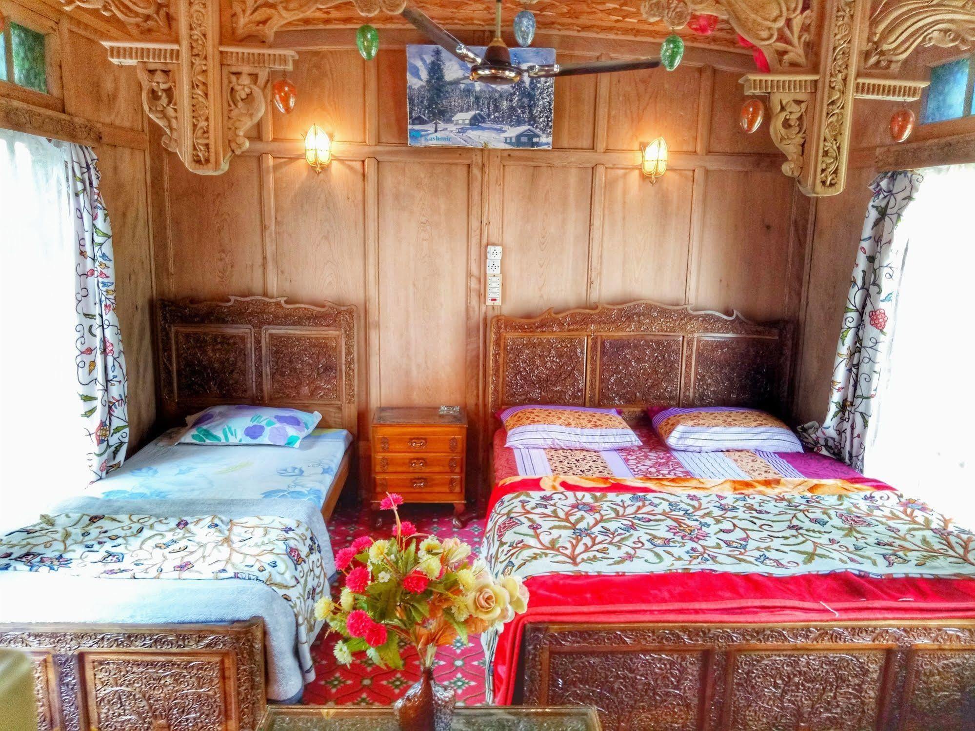 New Bul Bul Group Of Houseboats Srinagar Hotell Durgjan Eksteriør bilde
