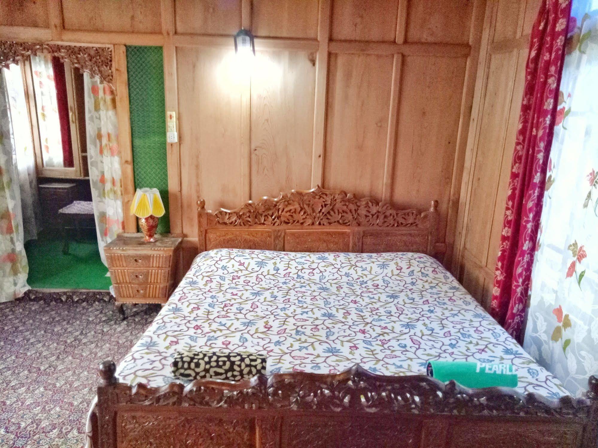 New Bul Bul Group Of Houseboats Srinagar Hotell Durgjan Eksteriør bilde