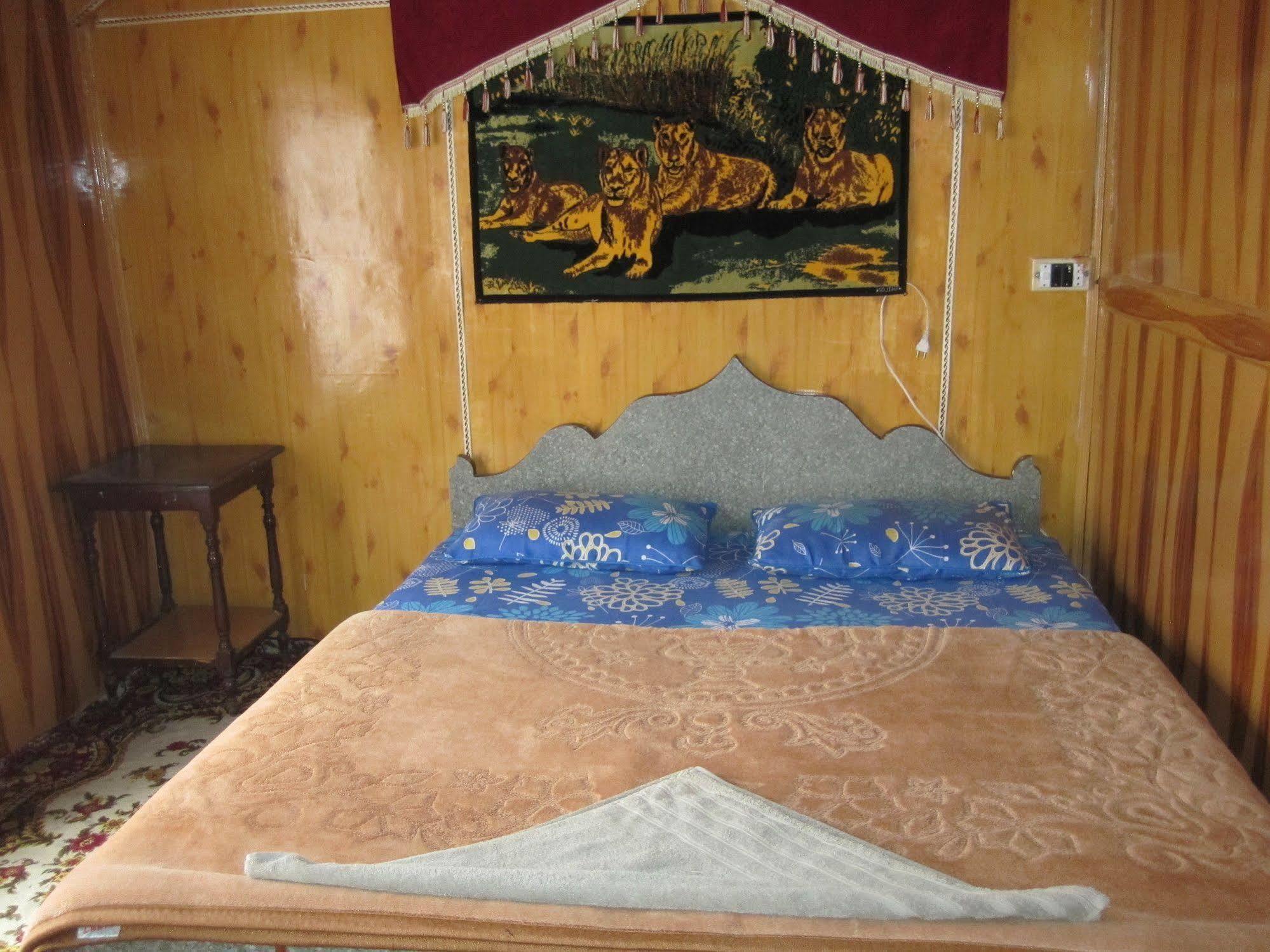 New Bul Bul Group Of Houseboats Srinagar Hotell Durgjan Eksteriør bilde