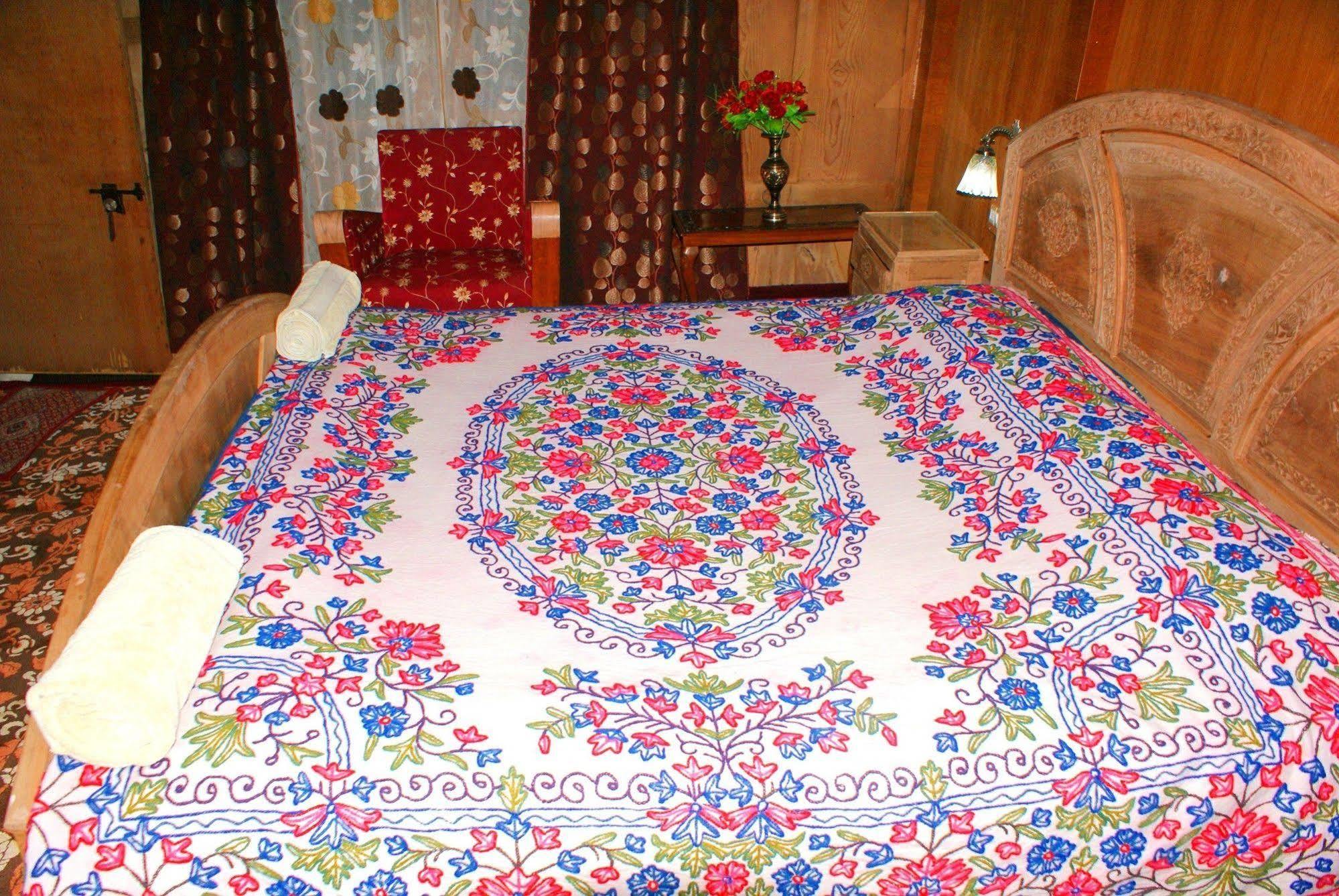 New Bul Bul Group Of Houseboats Srinagar Hotell Durgjan Eksteriør bilde