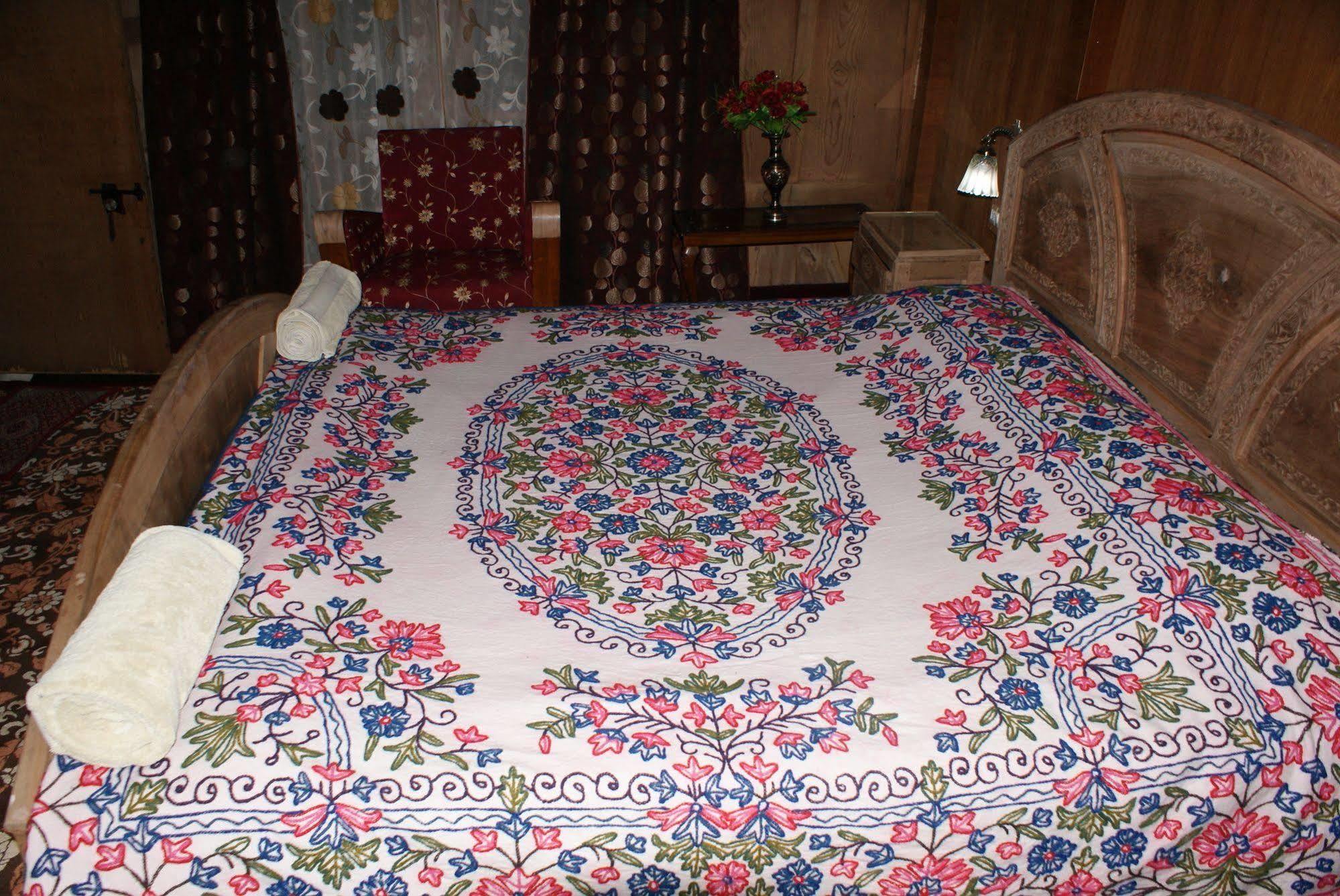New Bul Bul Group Of Houseboats Srinagar Hotell Durgjan Eksteriør bilde