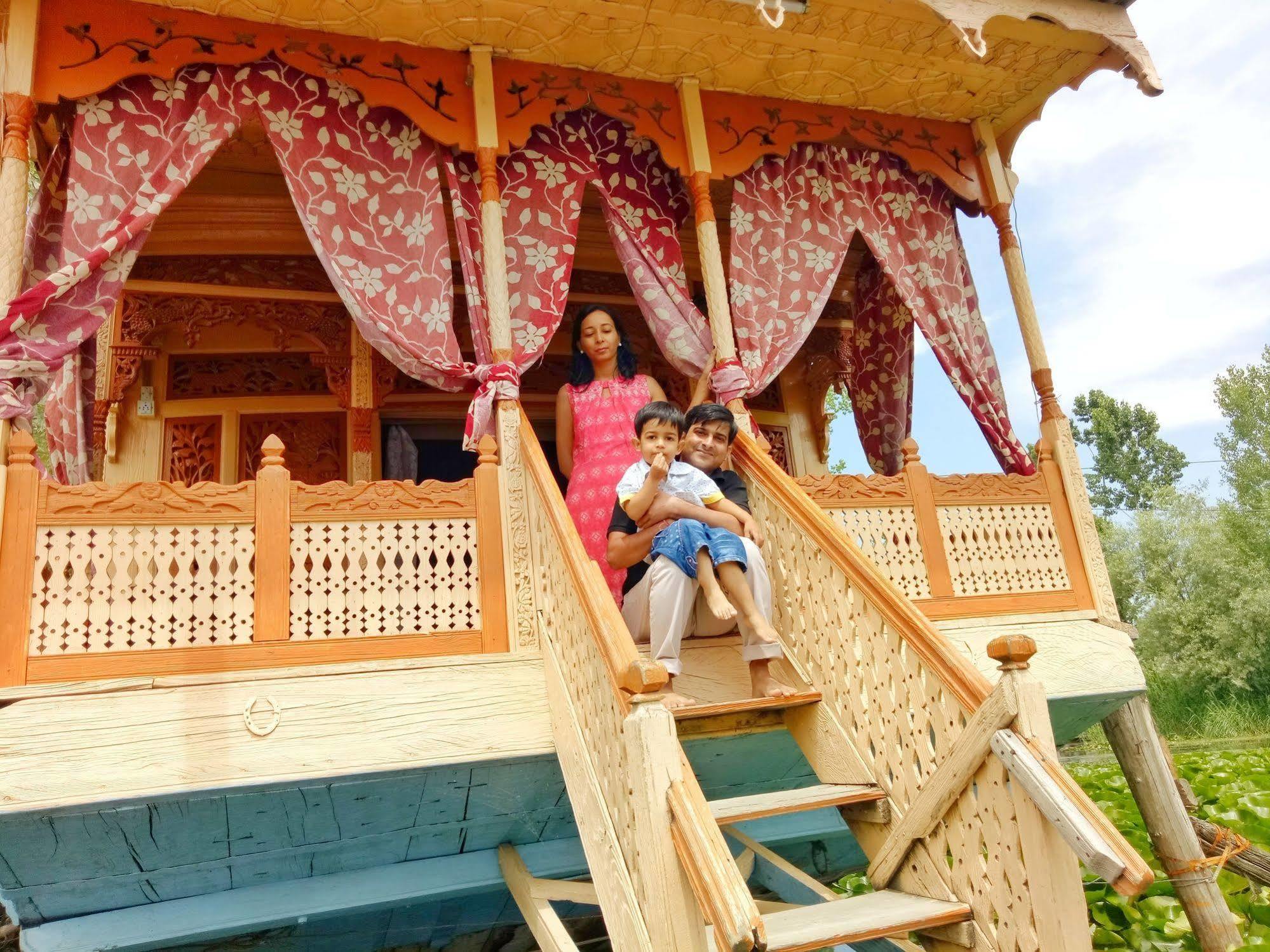 New Bul Bul Group Of Houseboats Srinagar Hotell Durgjan Eksteriør bilde
